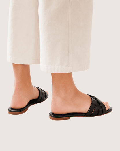 Elegant Black Cross Strap Flat Malveris